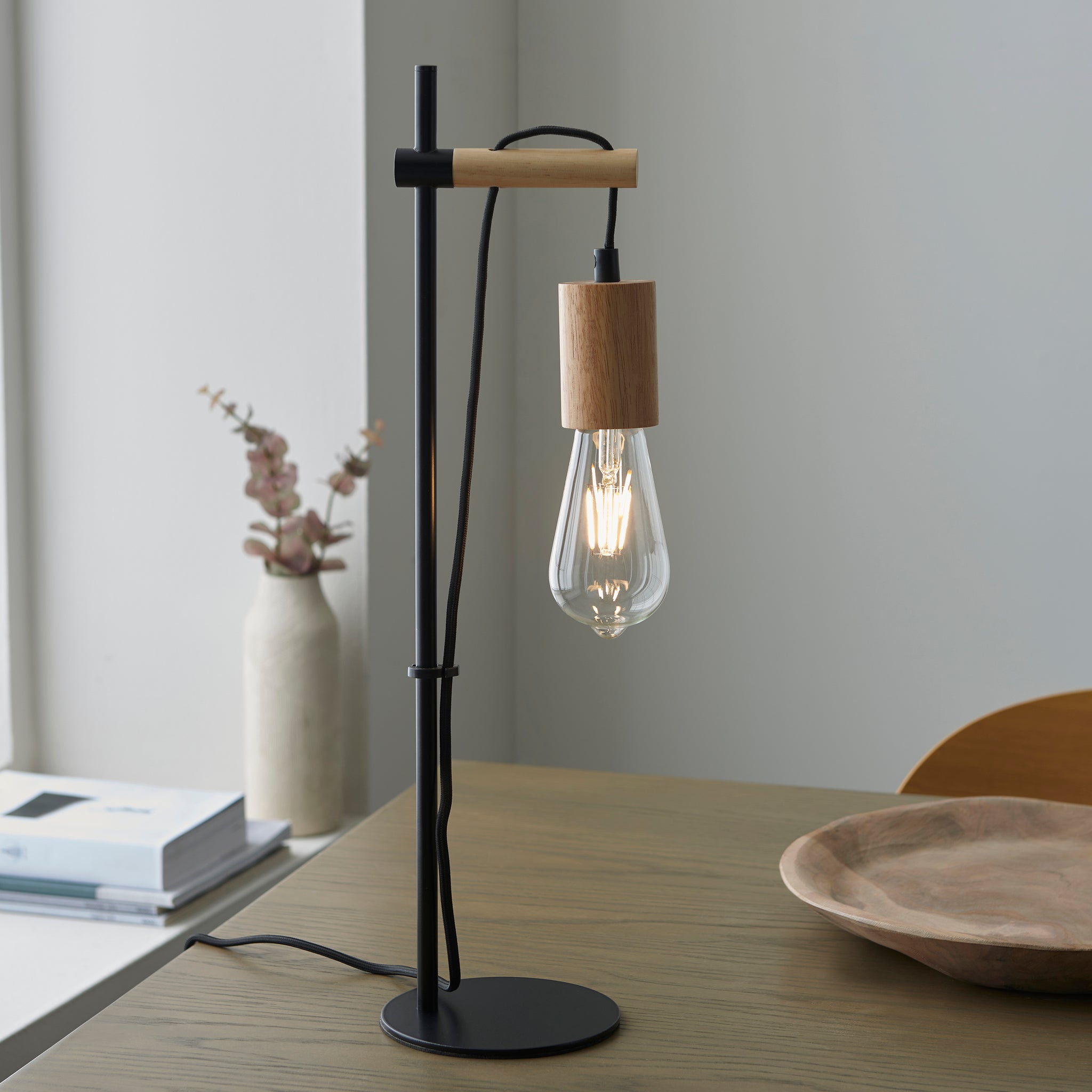 Skiv Wood Steel Table Lamp Black