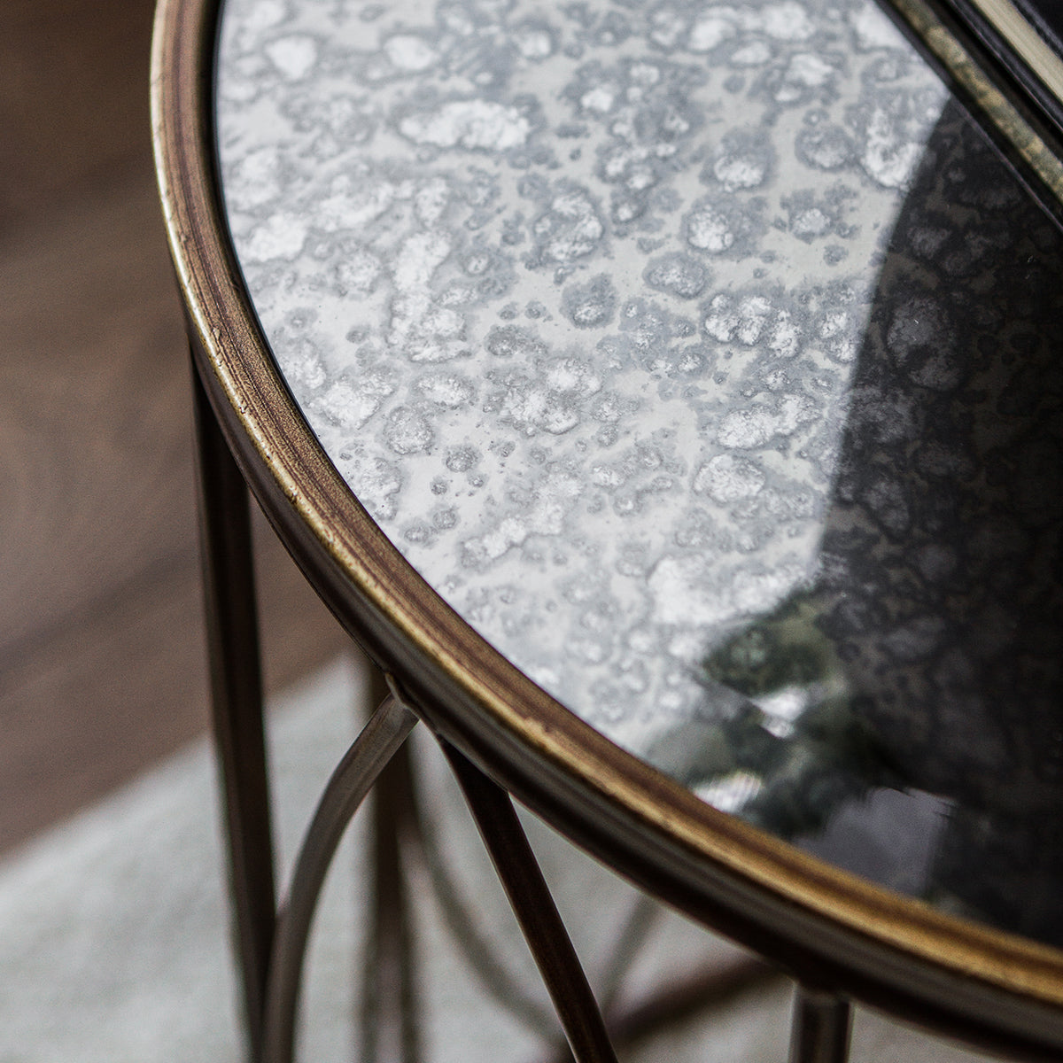 Gaten SideTable