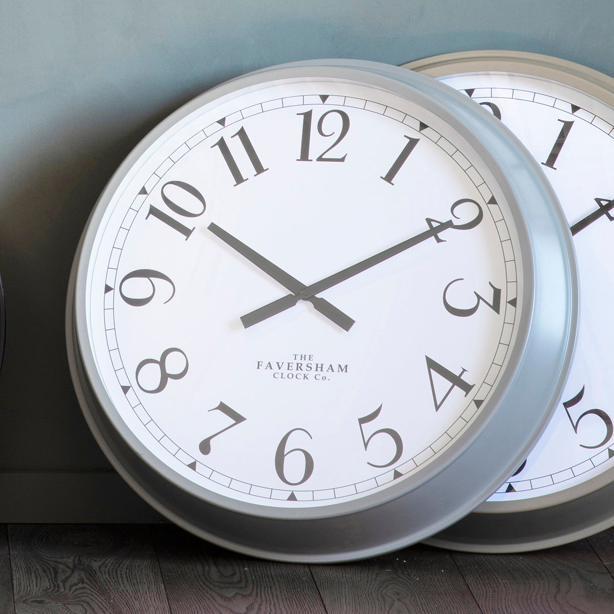 Vern Clock Fossil Grey
